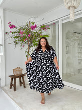 Load image into Gallery viewer, Daisy Luna Gown