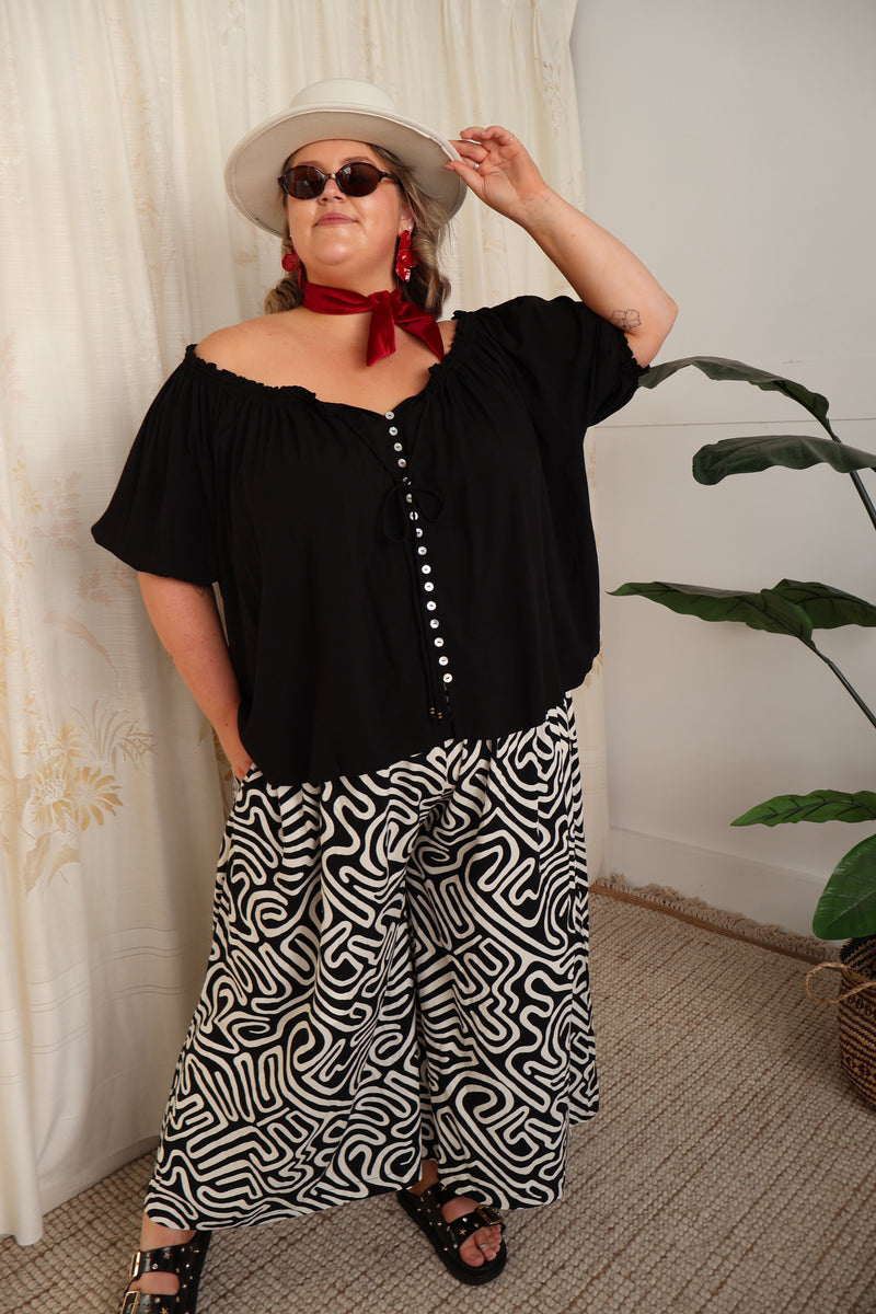 ZANIA BLOUSE ~ Black